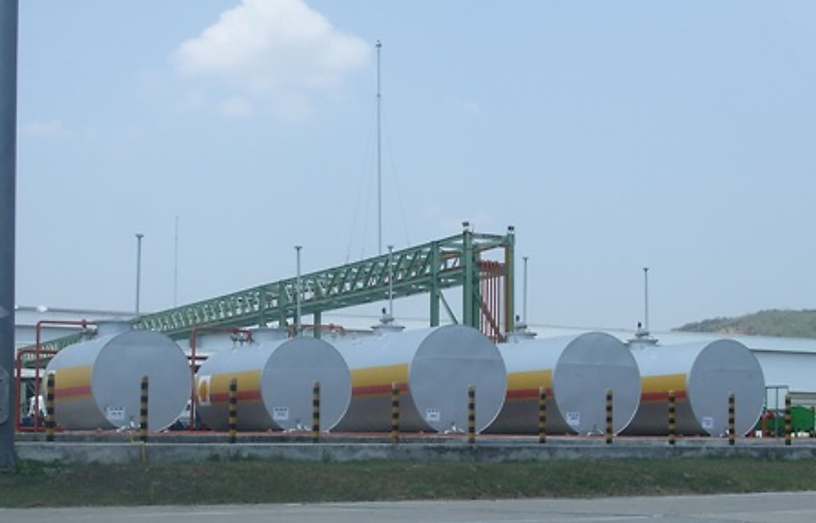 Pipe rack and tank structure